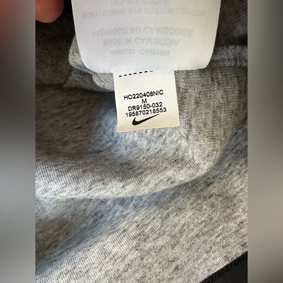 Like New Nike Sportswear Tech Fleece Hoodie Grey Black DR9150 032 - Picture 5 of 9